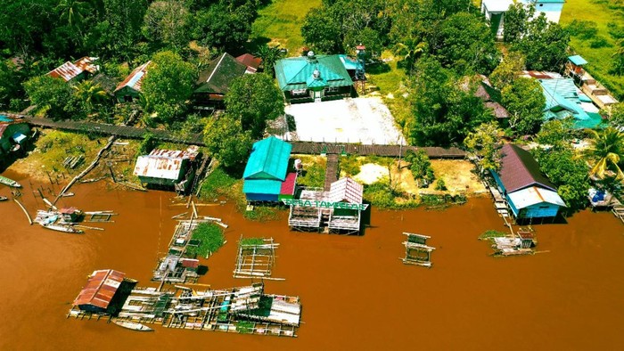 Desa Terpencil Kalimantan Tengah Tak Lagi Gelap Gulita PT Rimba Makmur Utama (RMU) yang merupakan pengelola inisiatif restorasi ekosistem Katingan Mentaya Project, mengumumkan kerjasama untuk pengadaan pembangkit listrik tenaga surya (PLTS) dengan pilot project di Desa Tampelas, Kabupaten Katingan, Kalimantan Tengah.