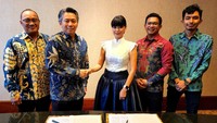 PT Rimba Makmur Utama (RMU) yang merupakan pengelola inisiatif restorasi ekosistem Katingan Mentaya Project, mengumumkan kerjasama untuk pengadaan pembangkit listrik tenaga surya (PLTS) dengan pilot project di Desa Tampelas, Kabupaten Katingan, Kalimantan Tengah.