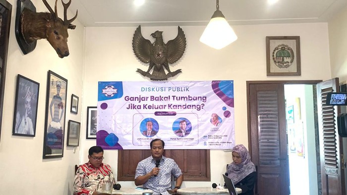 Direktur Eksekutif Indo Strategic, Akhmad Khairul Uma, dan Direktur Eksekutif Voxpol Center Reseach and Consulting, Pangi Syarwi Chaniago.
