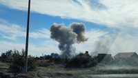 Ledakan yang terjadi pada Selasa (9/8) waktu setempat itu memicu kepulan asap yang menjulang tinggi ke udara. Makin mempereuncing eskalasi perang di Ukraina.