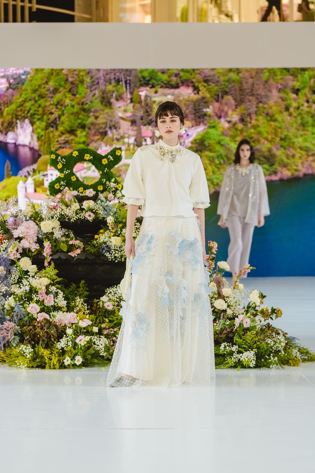 Koleksi busana terbaru Wearing Klamby terinspirasi Pulau Selayar yang ditampilkan dalam fashion show di Bazaar Fashion Festival 2022, Sabtu (6/8/2022), Senayan City Mall, Jakarta Pusat.Foto: Foto: Dok. Bazaar