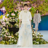 Koleksi busana terbaru Wearing Klamby terinspirasi Pulau Selayar yang ditampilkan dalam fashion show di Bazaar Fashion Festival 2022, Sabtu (6/8/2022), Senayan City Mall, Jakarta Pusat.Foto: Foto: Dok. Bazaar