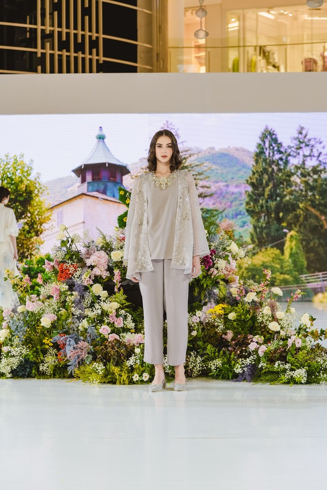 Koleksi busana terbaru Wearing Klamby terinspirasi Pulau Selayar yang ditampilkan dalam fashion show di Bazaar Fashion Festival 2022, Sabtu (6/8/2022), Senayan City Mall, Jakarta Pusat.Foto: Foto: Dok. Bazaar