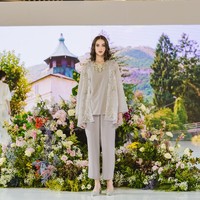 Koleksi busana terbaru Wearing Klamby terinspirasi Pulau Selayar yang ditampilkan dalam fashion show di Bazaar Fashion Festival 2022, Sabtu (6/8/2022), Senayan City Mall, Jakarta Pusat.Foto: Foto: Dok. Bazaar