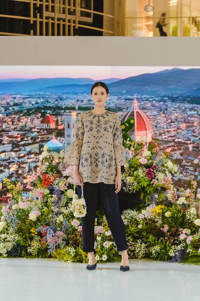 Koleksi busana terbaru Wearing Klamby terinspirasi Pulau Selayar yang ditampilkan dalam fashion show di Bazaar Fashion Festival 2022, Sabtu (6/8/2022), Senayan City Mall, Jakarta Pusat.Foto: Foto: Dok. Bazaar