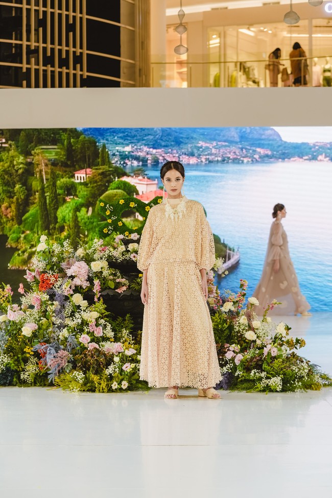 Koleksi busana terbaru Wearing Klamby terinspirasi Pulau Selayar yang ditampilkan dalam fashion show di Bazaar Fashion Festival 2022, Sabtu (6/8/2022), Senayan City Mall, Jakarta Pusat. Foto: Foto: Dok. Bazaar