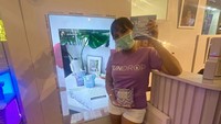 Felicia Hutapea disebut Hotman Paris jualan pembalut wanita di hari Sabtu, sebelum pulang Senin ke Singapura.  Foto: dok Instagram Felicia Hutapea