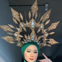 Model yang jatuh itu langsung menari di tengah runway. Dia kemudian mulai berdiri dan melanjutkan fashion show. Aksi model itu mendapatkan apresiasi dari penonton yang langsung tepuk tangan. Foto: Dok. TikTok @jellydrinkmatcha.