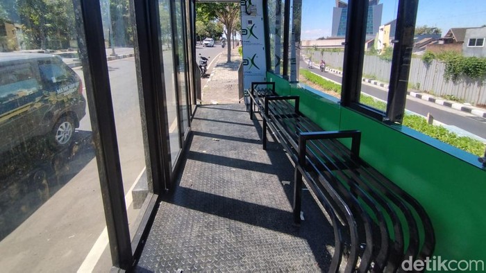 Bus Trans Jatim Koridor I akan mulai beroperasi pada 19 Agustus 2022. Ada 6 halte Bus Trans Jatim di Gresik.