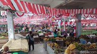 Euforia Pedagang Pasar Rejowinangun Magelang Sambut HUT ke-77 RI