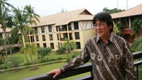 Anthoni merupakan anak bungsu dari tiga bersaudara mendiang Liem Sioe Liong atau Om Liem.  Liem Sioe Liong merupakan konglomerat yang selama puluhan tahun sangat dekat dengan Presiden Suharto. 