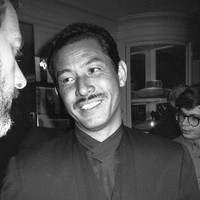 Issey Miyake lahir di Hirosima, Jepang, dan baru berusia tujuh tahun saat bom nuklir meledakkan kota tersebut pada 1945. Beruntung, ia selamat dari peristiwa kemanusiaan yang menjadi catatan buruk dalam sejarah dunia itu. Namun, ibunya meninggal karena terekspos radiasi nuklir. (Foto: Getty Images/Rose Hartman)