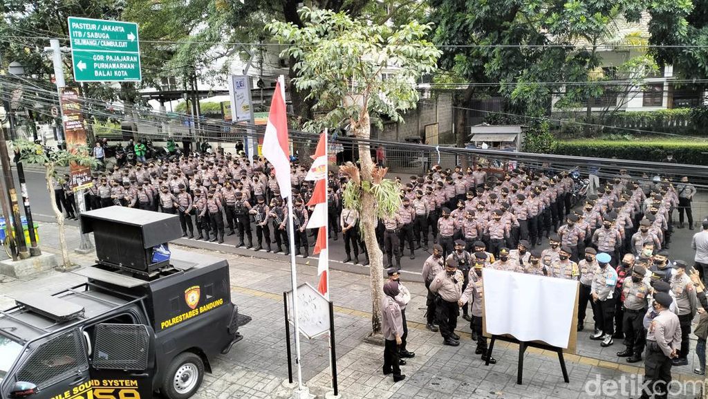 Jelang Demo Bobotoh, Polisi Bersiaga di Kantor Persib Bandung