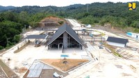 Saat ini progres fisik pembangunan PLBN Terpadu Jagoi Babang mencapai 89,21%. Pekerjaan ini dimulai pada November 2020 dan ditargetkan selesai pada Oktober 2022 dengan anggaran bersumber APBN tahun 2020-2022 (MYC) sebesar Rp209,14 miliar.