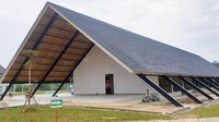 PLBN Terpadu Jagoi Babang dikerjakan oleh Balai Prasarana Permukiman Wilayah (BBPW) Provinsi Kalimantan Barat Ditjen Cipta Karya. Pembangunan PLBN ini terdiri dari tiga zona bangunan yakni, zona inti, zona penunjang 1 dan 2.