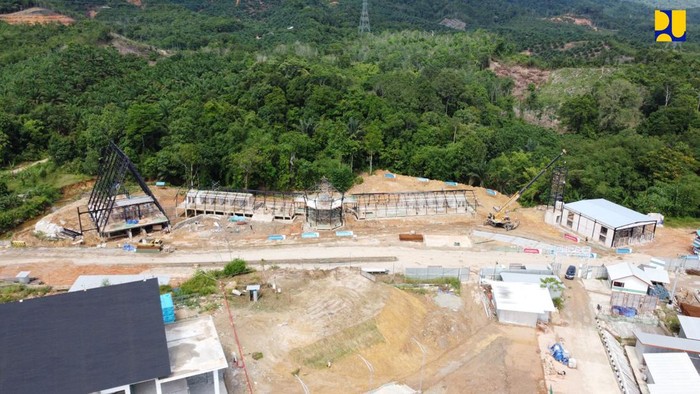 Kementerian Pekerjaan Umum dan Perumahan Rakyat (PUPR) terus mendukung percepatan pembangunan infrastruktur di kawasan perbatasan untuk mendorong pemerataan ekonomi dan peningkatan kesejahteraan masyarakat. Salah satunya dengan pengembangan sarana dan prasarana penunjang Pos Lintas Batas Negara (PLBN) Terpadu Jagoi Babang di Kabupaten Bengkayang, Kalimantan Barat.