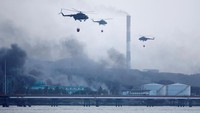 Lebih banyak helikopter bergabung dalam upaya untuk memadamkan api pada Selasa (9/8) kemarin.  Selain itu, terdapat dua kapal pemadam kebakaran yang dikirim oleh Meksiko untuk membantu proses itu.