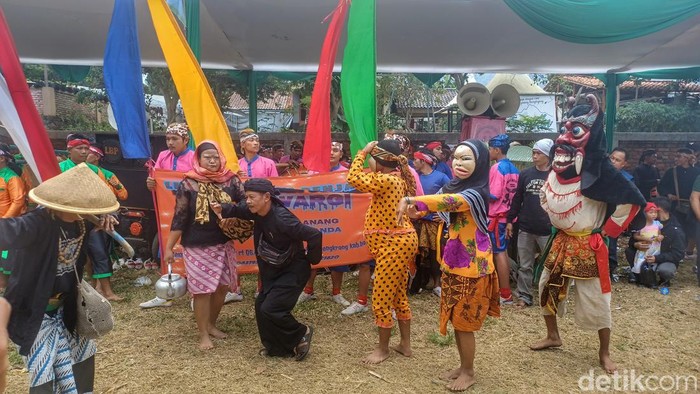 Kesenian benjang