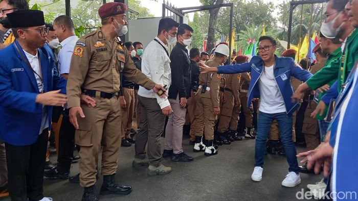 KIB daftar peserta Pemilu 2024 ke KPU (Khairul Maarif/detikcom).