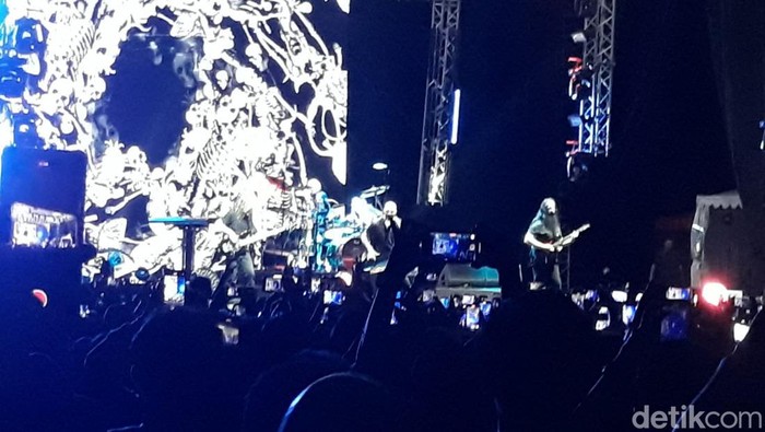 Konser Dream Theater di Stadion Manahan, Solo, Rabu (10/8/2022),