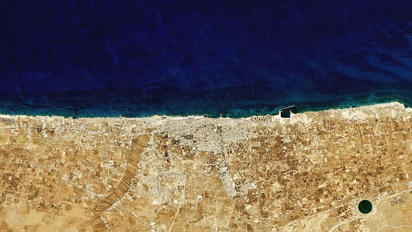 Lalu, ada pemandangan satelit dari Pelabuhan Sirte, Libya. Foto ini diambil pada 1 Agustus 2016.