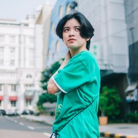 Melati juga pernah mencoba gaya rambut yang lebih pendek dari rambutnya saat ini. Begini gayanya sambil mengenakan outfit santai. Foto: Instagram/@melati.sesilia