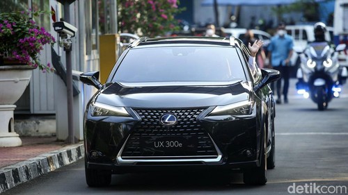 Kementerian Koordinator Bidang Perekonomian melakukan serah terima mobil listrik yang dipinjamkan oleh PT Toyota Astra Motor. Nantinya mobil listrik ini digunakan untuk kendaraan pimpinan dan tamu-tamu negara dalam pertemuan KTT G20 di Bali pada November 2022 mendatang. Mobil listrik yang dipinjamkan merupakan jenis Lexus UX 300e sebanyak 143 unit.