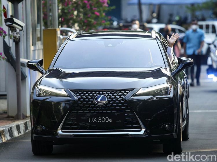 Mobil Listrik Lexus UX 300e Resmi Kawal Delegasi G20 di Bali