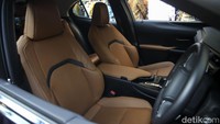 Material lembut hadir di seluruh bagian, namun yang paling menarik adalah di bagian dashboard dan joknya yang terispirasi dari kebudayaan Jepang.