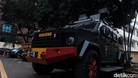 Rantis Rimueng dibekali mounting gun jenis senapan serbu dan 2 volcano gas air mata kaliber 38 mm. Penembak gas air mata itu dapat memuat 15 peluru gas air mata. Gas air mata dapat ditembakkan seara otomatis sebanyak 15 peluru atau sistem manual dengan sekali tembak 5 peluru. Foto: Dok. detikcom