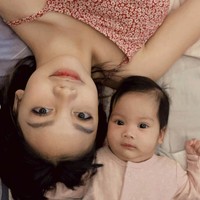 “Sister rasa ibu🔥🔥 #bukanmaen,” komentar netizen. Foto: Instagram/@riafinola