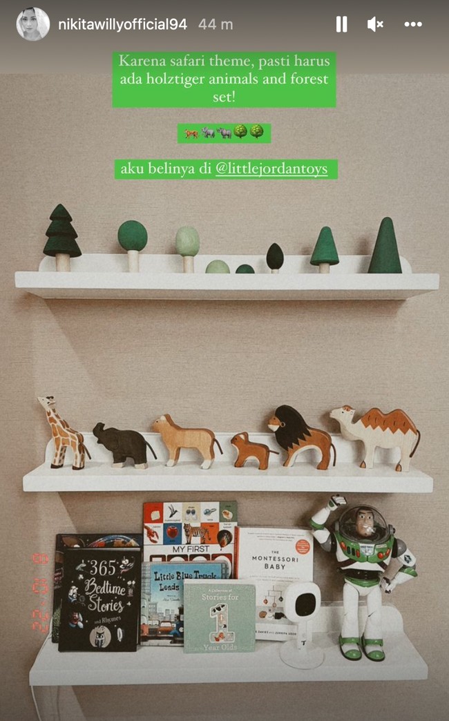 Nikita Willy mengungkapkan jika kamar sang anak memang bertema safari. Sehingga pajangan dan mainan yang dipajangnya pun bernuansa hutan, seperti yang berbentuk pepohonan dan hewan. Foto: Instagram