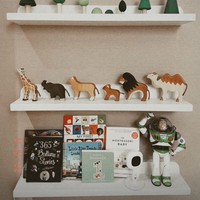 Nikita Willy mengungkapkan jika kamar sang anak memang bertema safari. Sehingga pajangan dan mainan yang dipajangnya pun bernuansa hutan, seperti yang berbentuk pepohonan dan hewan. Foto: Instagram