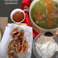 Sesampainya di Indonesia Nikita Willy langsung disambut dengan makanan-makanan Indonesia yang sudah disediakan oleh keluarganya. Hal itu terlihat dari unggahan di Instagram Story sang adik Winona Willy yang saat ini tengah hamil. Foto: Instagram