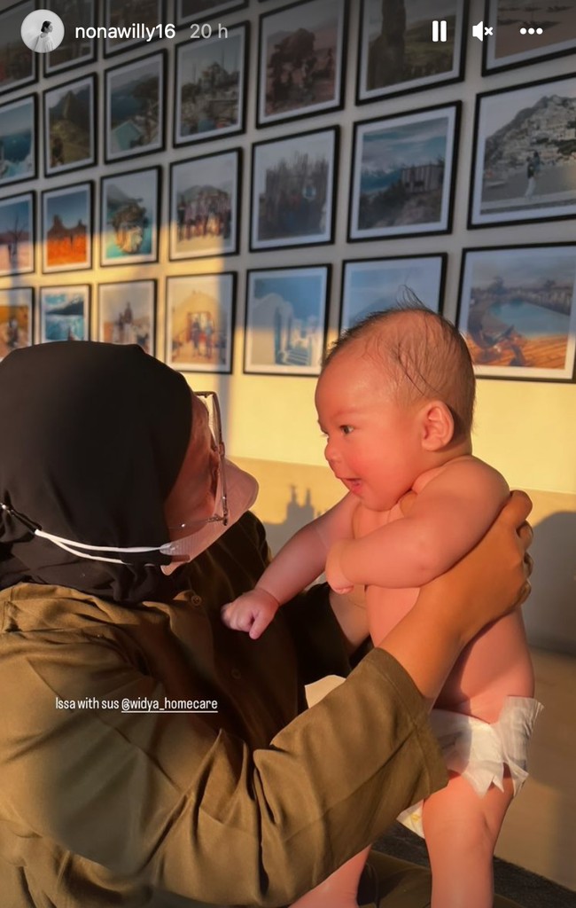 Kepulangannya ke Indonesia sendiri menjadi momen pertama bagi baby Izz. Seperti yang diketahui, Nikita Willy sebelumnnya memang sudah menetap di Amerika dari sejak dirinya hamil, sekitar bulan Desember 2021. Kurang lebih sudah 7 bulan ia dan keluarga tinggal di Amerika. Foto: Instagram