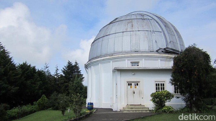 Observatorium Bosscha adalah observatorium astronomi tertua Indonesia, terletak di Lembang, Bandung, Jawa Barat.