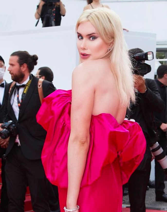 Di bulan April, Oli tampil mengejutkan dengan penampakan seperti wanita. Dia mengaku bahwa kini dia ingin terlihat seperti wanita Korea. Foto: dok. Instagram/@londonoli