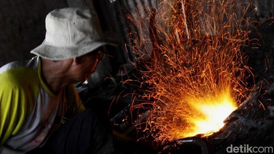 Pande Golok Petir Primadona Para Jawara