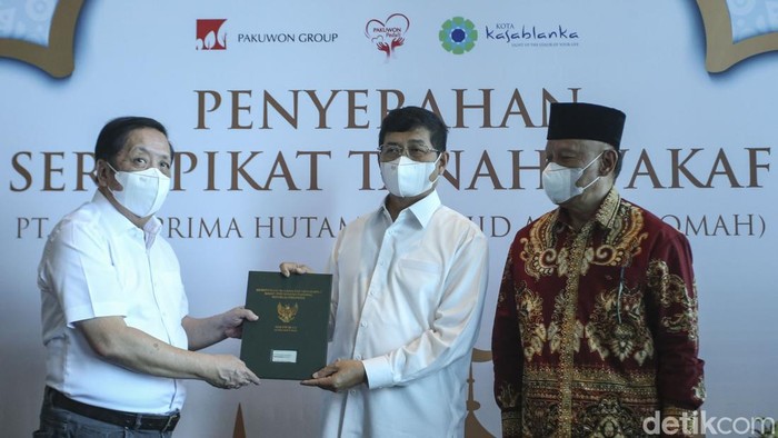 Pemprov DKI Jakarta menyebut bahwa sudah sekitar 1.300 Izin Mendirikan Bangunan (IMB) tempat ibadah muslim Masjid di Jakarta sudah diserahkan.