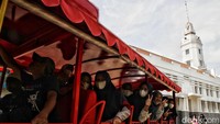 Bangunan di belakang bernama Masjid Al-Syuro Cipari. Tempat musyawarah itu dulunya masjid kecil dan hanya mampu menampung sekitar 30 orang saja.