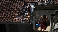 Apa alasan DI/TII menyerang komplek Masjid Al Syuro Cipari? Nasyrul menjelaskan tentang alasan DI/TII menyerang Masjid Al Syuro Cipari. Selain ketidaksepahaman, pihak Kartosoewirjo tak lagi didukung materi oleh warga sana.
