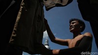 “Saat konflik sampai ada 52 serangan ke sini, kecil dan besar. Besar ada tiga kali. Mereka gerombolan DI/TII, karena di Garut timur ini jadi basisnya,” tegas Nasyrul.