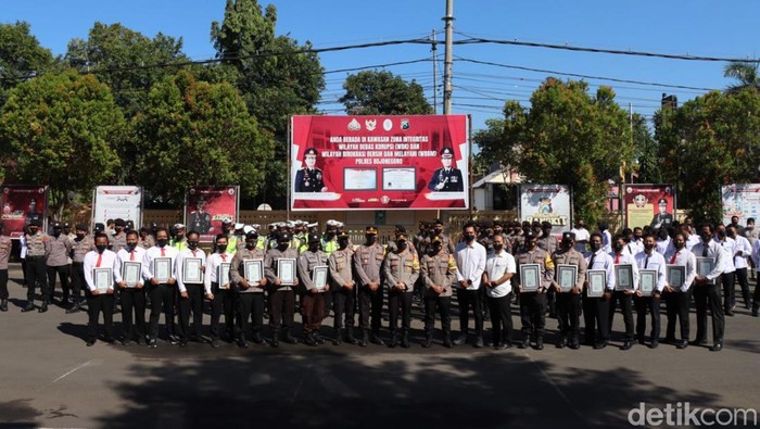 Polres Bojonegoro beri penghargaan 16 personelnya