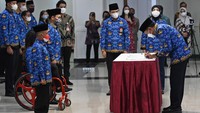 Pemerintah mengangkat sebanyak 193 atlet berprestasi menjadi PNS. Jumlah tersebut meliputi 57 atlet difabel dan 136 atlet nondifabel.
