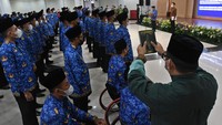 Acara bertajuk Pengambilan Sumpah PNS Formasi Olahragawan Berprestasi Berprestasi di Lingkungan Kemenpora 2022 ini berlangsung khidmat. Para atlet ini menjalani sesi sumpah menjadi ASN dengan bersemangat.