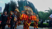 Reog beraksi di sepanjang jalan menuju Kantor KPU, Jakarta.
