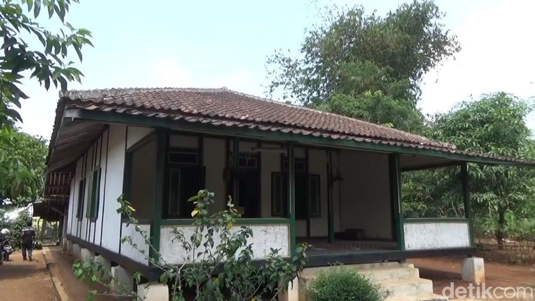 Rumah adat kuno Citalang di Purwakarta.