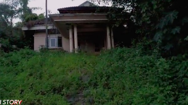 10 Potret Rumah Ratu Horor Suzzanna yang Terbengkalai, Pernah Makan Korban