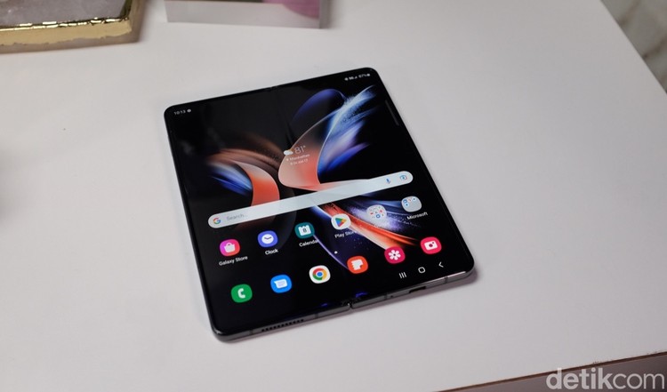 Samsung Galaxy Z Fold 4 & Galaxy Z Flip 4 Samsung Galaxy Z Fold 4 & Galaxy Z Flip 4