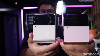 Samsung meningkatkan kamera Galaxy Z Flip 4. Kendati ukuran kamera ganda di bagian luarnya masih 12 MP hasilnya dijanjikan piawai memotret malam dan membuat video stabil. Kamera bagian dalam berukuran 10 MP. Foto: Agus Tri Haryanto/detikINET